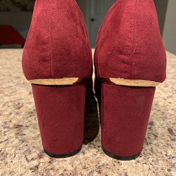 Lily Morgan Sz 9 burgundy faux suede pump, gold heel detail, never worn - Picture 8 of 16